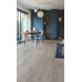 ПВХ плитка Quick-Step Alpha Vinyl Medium Planks Дуб хлопковый темно-серый AVMP40202 - фото в интерьере