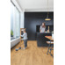 ПВХ плитка Quick-Step Alpha Vinyl Medium Planks Дуб осенний медовый AVMP40088 - фото в интерьере
