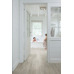 ПВХ плитка Quick-Step Alpha Vinyl Small Planks Дуб каньон серый пилёный AVSP40030 - фото в интерьере