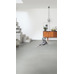 ПВХ плитка Quick Step Ambient Click Plus Шлифованный бетон светло-серый AMCP40139 - фото в интерьере